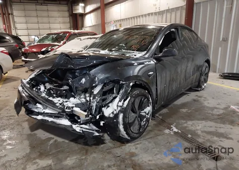 2026 Tesla Model Y Long Range Launch Series/Premium All-Wheel Drive z USA, uszkodzony, nr VIN 7SAYGDEE2TF449912